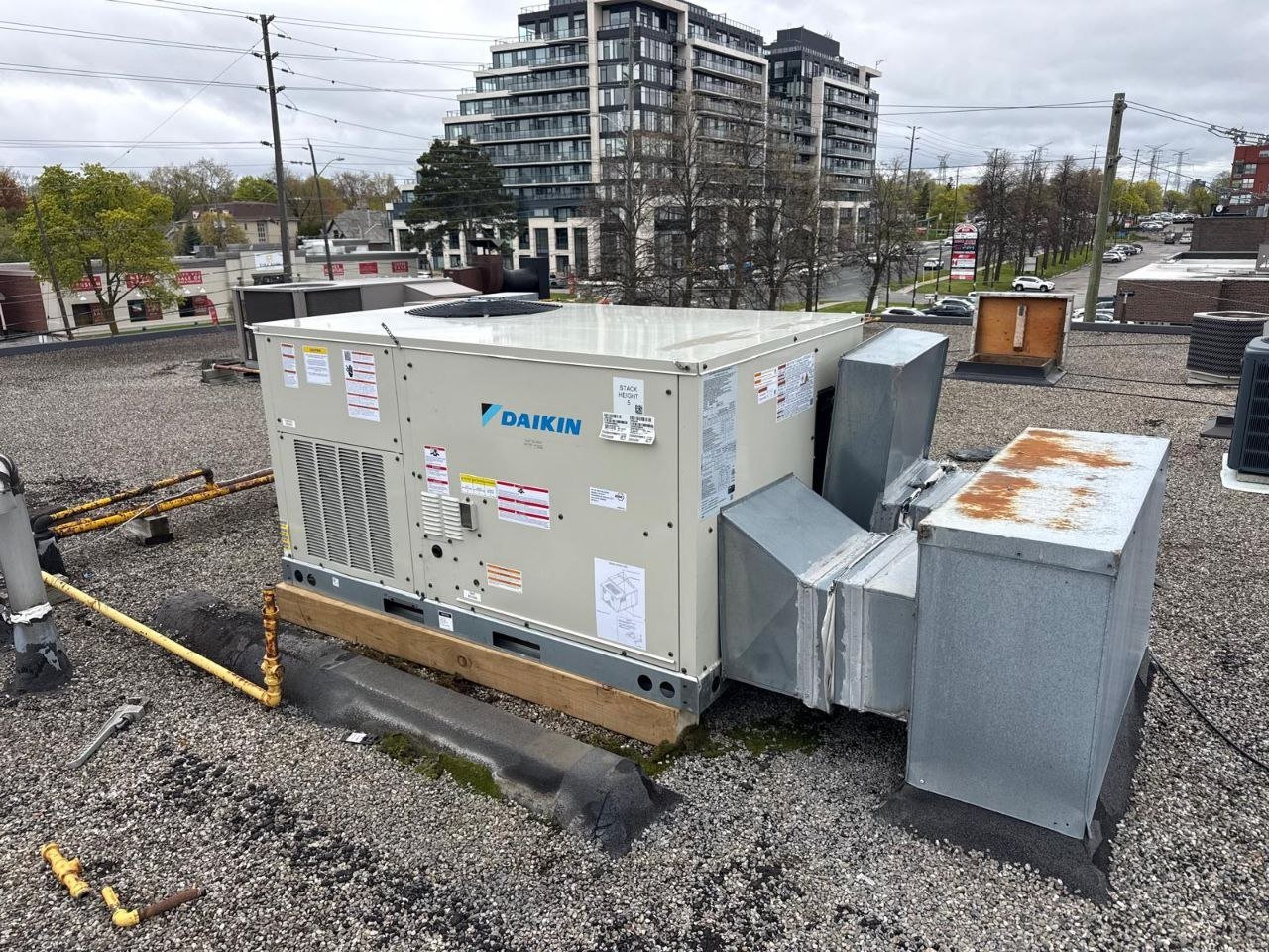 Daikin commercial rooftop HVAC units installation plaza Toronto